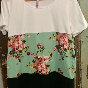 Floral t-shirt (NWOT)